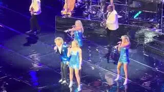 Rod Stewart &ldquo;It Takes Two&rdquo; live at Caesar&rsquo;s Palace, November 15, 2023.