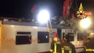 Disastro treni, l'interminabile notte dei Vigili del Fuoco per recuperare i resti delle vittime