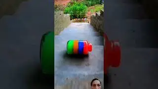 Menjatuhkan Botol Besar Berwarna Langsung Pecah