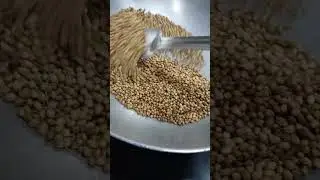 how to dry roast dhania and to make it powder💓#dhaniapowder #dhania #ytshorts #ytshort #lovemusic😋😋😋