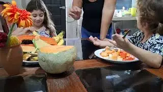Desayuno frutas con mi hermana #síndrome de apert.