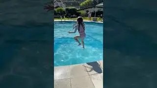 Vamos l&aacute;&hellip;. Que nada 😂😂 aproveitando a piscina do Hotel Ritta H&ouml;ppner #youtubeshorts #shorts