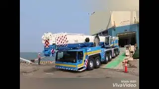 Mobile crane unloading on ship..#cranelover #crane #mobilcrane #allcrane #alltraincrane