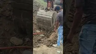 Mumbai railway bridge near optical fibre cable router diging work #shorts #opticalcable #telecomlif