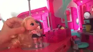 Play with L.O.L Suprise! O.M.G Glam n Go Camper, 1