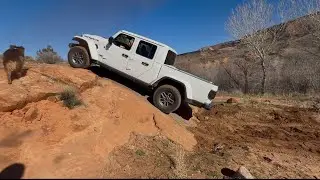 Jeep Gladiator Mojave Rock Crawling 
