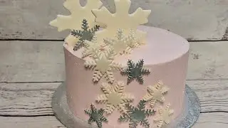 Decorating A Snowflake Cake