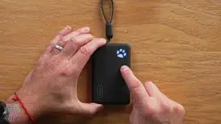 Небольшое портативное зарядное устройство для аккумуляторов со световым индикатором отпечатка лапы