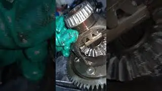 Severe damage to the car's gearbox #gearbox #car #repair #damage #repair #engineering #shorts