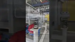 Linear vibrating screen machine