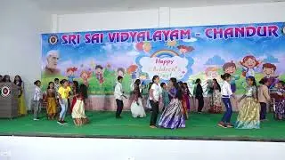 2nd CLASS SRI SAI  BOYS AND GIRLS PERFORMED A GROUP DANCE ON THE SONG MAMAKOOTURA MARADAL PILLA