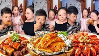 He gave the braised pork and chicken legs to his husband, but hid the big roast chicken for me！