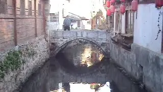 China 119: Lijiang: back to Lijiang: self guided walking tour; BAD IYH hostel SD 480p