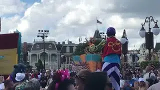 Move it shake it magic kingdom parade