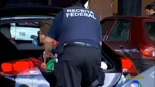 Guerra ao Contrabando: Receita Federal fiscaliza veículos na Ponte da Amizade