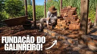 Construindo as muretas para o piso do galinheiro./ EP 05