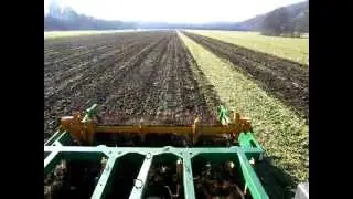 PERREIN Charrue Express en enfouissement de moutardes broy&eacute;es.