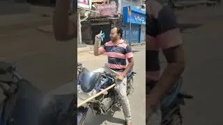 MP 54 umaria video| Police walo ko muh pr gaali di| Ek aadmi ne police walo k saamne ki gunda gardi