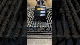 MONK slat cleaner is the only machine in the market to clean this much of dross on a laser bed❗️