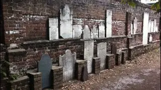 Tombstone Wall in Historic Savannah&rsquo;s Colonial Cemetery