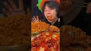 沉浸式吃脆皮五花肉和灌汤包火鸡面！ 015