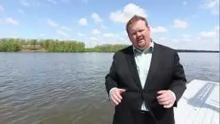 Homes on the Fox River in Green Bay