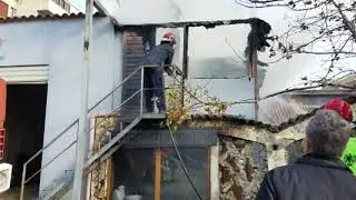 Fier/ Zjarr i madh n&euml; nj&euml; lokal, shkrumbohet pjesa m&euml; e madhe