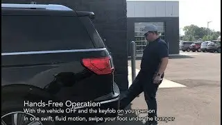 Hands Free Liftgate and Power Folding Seats in the 2018 Lincoln Navigator