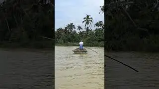 O manjhi re&hellip;Simple life. Silent hustle. 🌊 #KeralaDiaries  #houseboat #allepey #keralabackwaters
