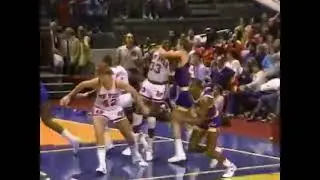 Patrick Ewing vs. Steve Stipanovich (NBA Preseason fight)