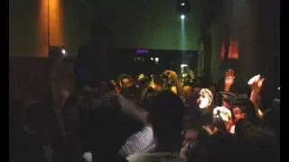 Tus - Μουνόδουλος | Tus - Moundoulos (Live στο Σύνταγμα)