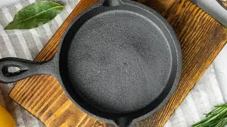 Michael Symon's Top Tip For Cleaning A Cast Iron Pan