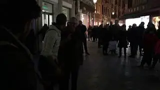 Charming Magician on the streets of Venice, Italy  | 1080p