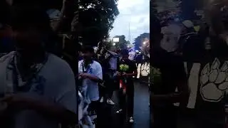 KAOS LOGO PERSEBAYA DISILANG Warnai Pertemuan Aremania & Bobotoh Persib