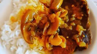 Carne in sos cu ciuperci. Мясо с грибами в соусе .