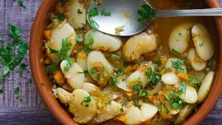 Vegan butter bean stew (with a rich Spanish-Style sofrito sauce)
