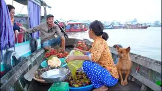 Fresh Fruits on the River: A Floating Market Vendor&rsquo;s Daily Life