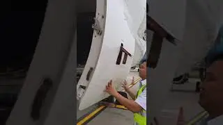 EMBRAER 190 CARGO DOOR OPERATION