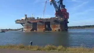 Hermod onderweg naar Verolme + Containerschip Anne Sibum / BG Freight Line