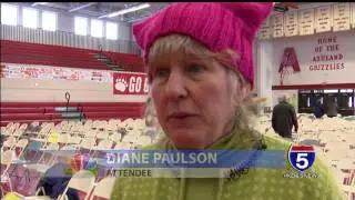 Thousands turn out for Senator Wyden's Town Hall meeting