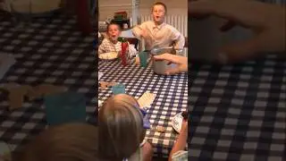 Papi les fait manger en 3 min sinon pas de dessert !