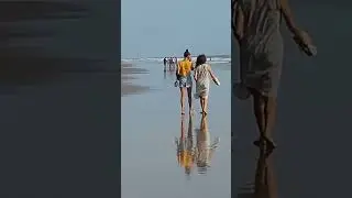 Walking along the beach in Goa. Гуляю по пляжу в Гоа. Арамболь. Индия. मैं समुद्र तट पर चलता हूं।