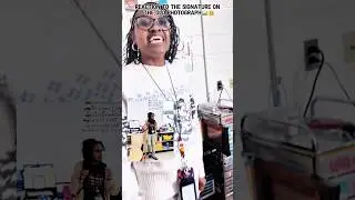 See how they react to the old photos🤣😝🤗😜#funny #funnyprank #prankvideo #teacher #funnyteacher