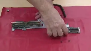 Lenovo ThinkSystem SR670 V2 installing a 2 5 inch drive backplane module