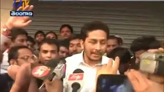 MIM Activists Attacks Congress Leaders Uttam & Shabbir Ali