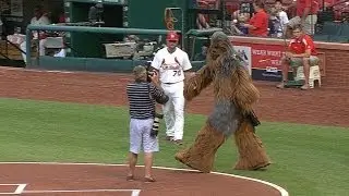 Chewbacca throws out ceremonial first pitch