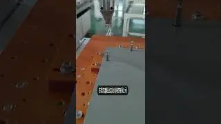 Automatic screw locking machine