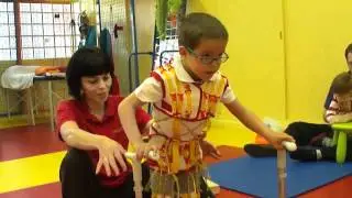 Andres aprende a andar con Nora