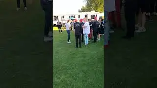 Devo and Johnny Rotten(Lydon) chatting backstage at The Cruel World Festival
