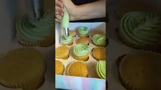 Pastel Green cupcake decorating 💚